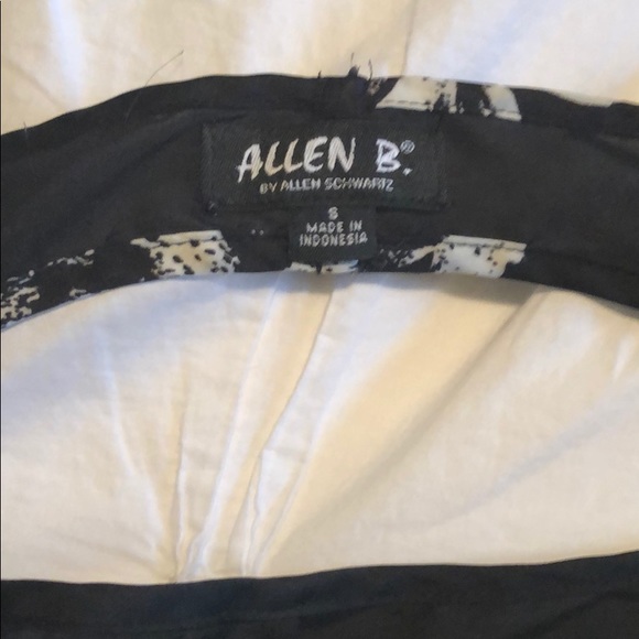 Flowy black and white floral top - Picture 3 of 3